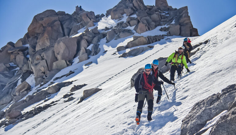 Bergbeklimmen tijdens de beginnerscursus alpinisme
